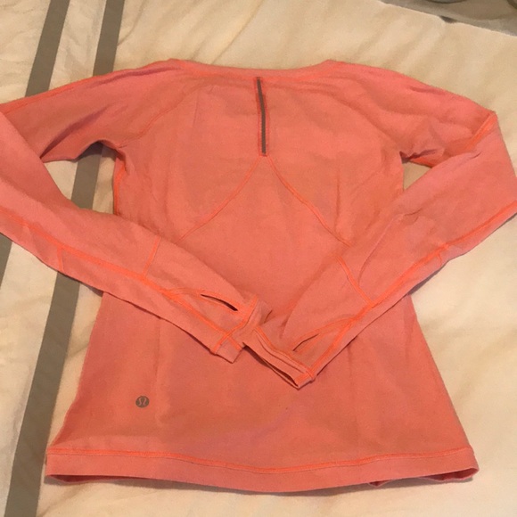 Lululemon Top. Size 4 - Picture 5 of 7